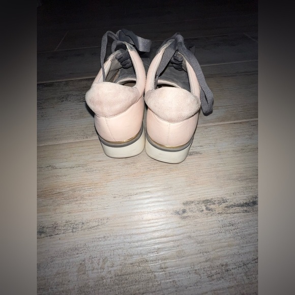 Anthropologie Louise et Cie Berlena Sneakers Gray and Pink Size 8 Suede Leather - Picture 4 of 7
